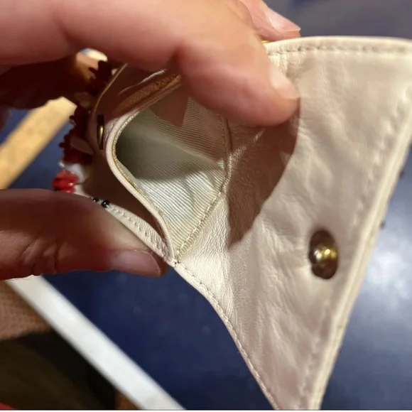 SALVATORE FERRAGAMO Vintage Coral Bead & White Leather Coin Purse +Chain RARE - Picture 8 of 13